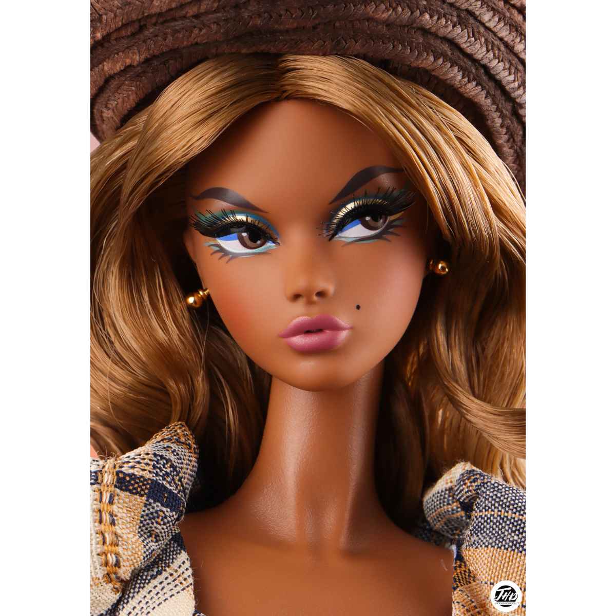 JHDFASHIONDOLL M2511 - Yellowstone: Whisper of the Breeze Gloria - Limited Edition Fashion Doll close up