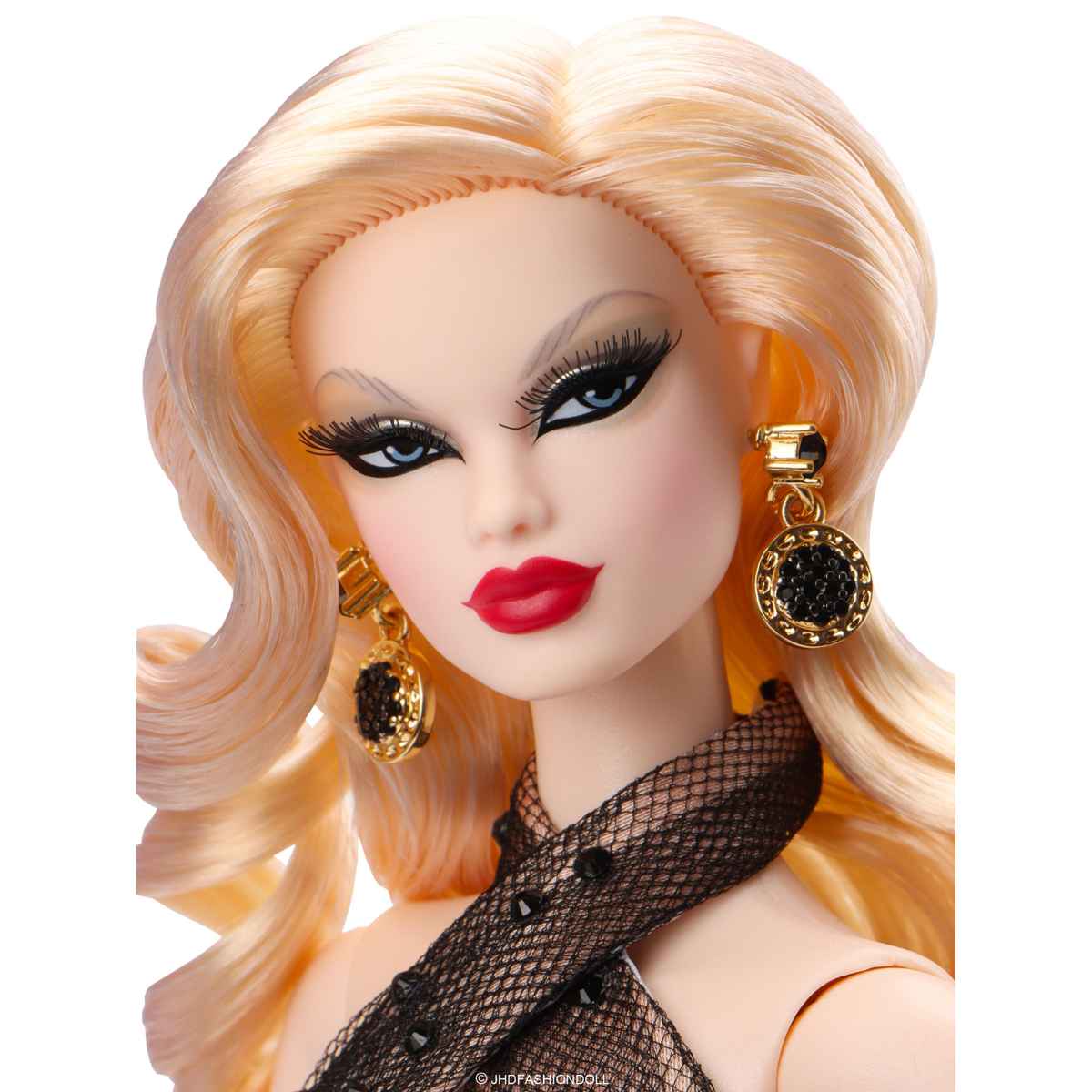 GLAMOUROUS DARLING: MONKA 