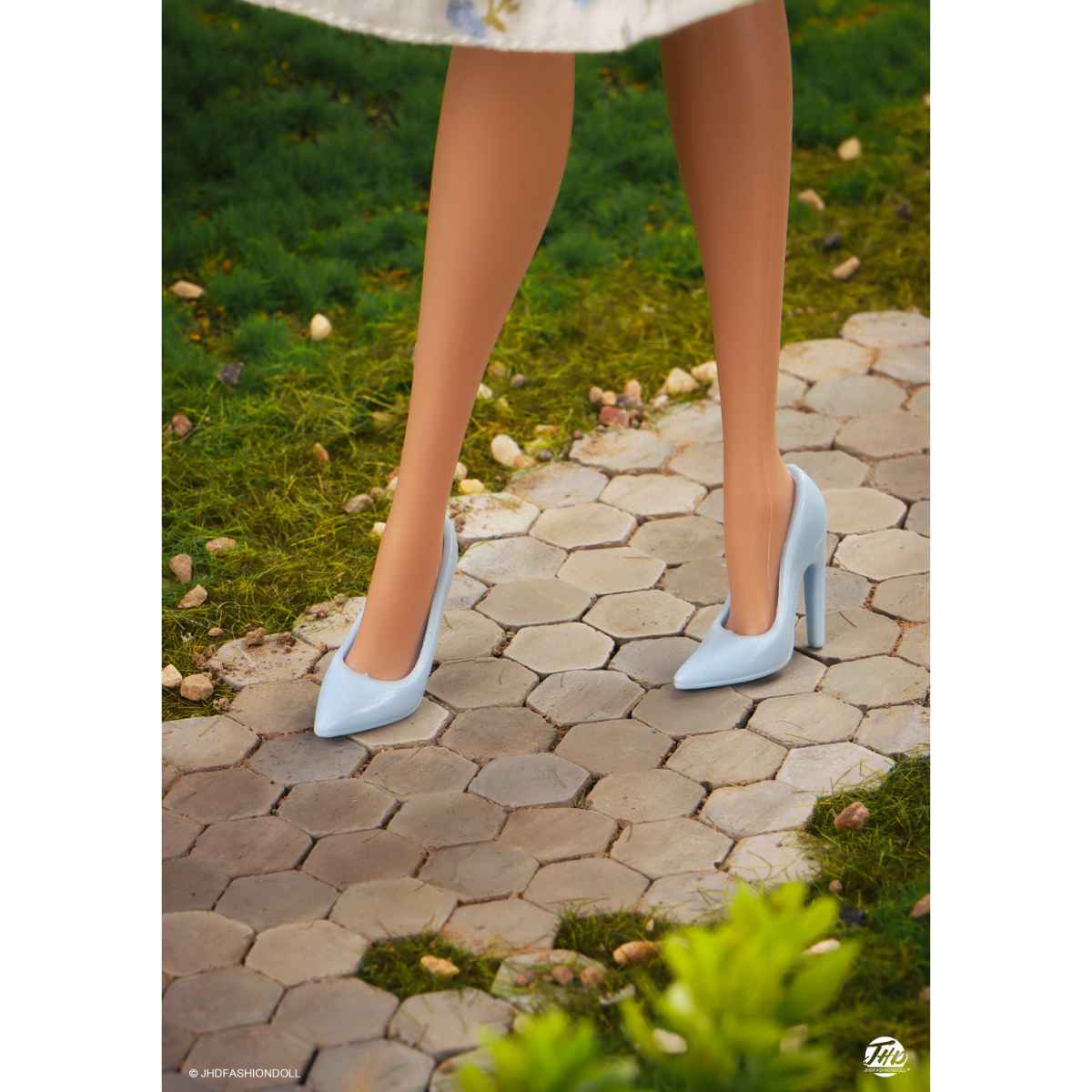 JHDFASHIONDOLL MaryMacy – Valley of the Dolls: Garden Party Gift Set 'Blue Blossoms' Doll VD2505 - Simon's Collectibles, UK