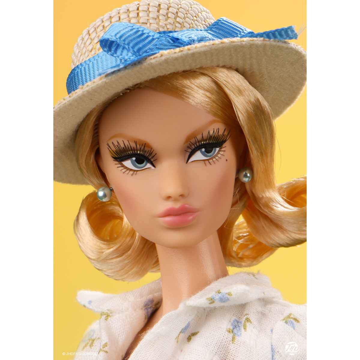 JHDFASHIONDOLL MaryMacy – Valley of the Dolls: Garden Party Gift Set 'Blue Blossoms' Doll VD2505 - Simon's Collectibles, UK