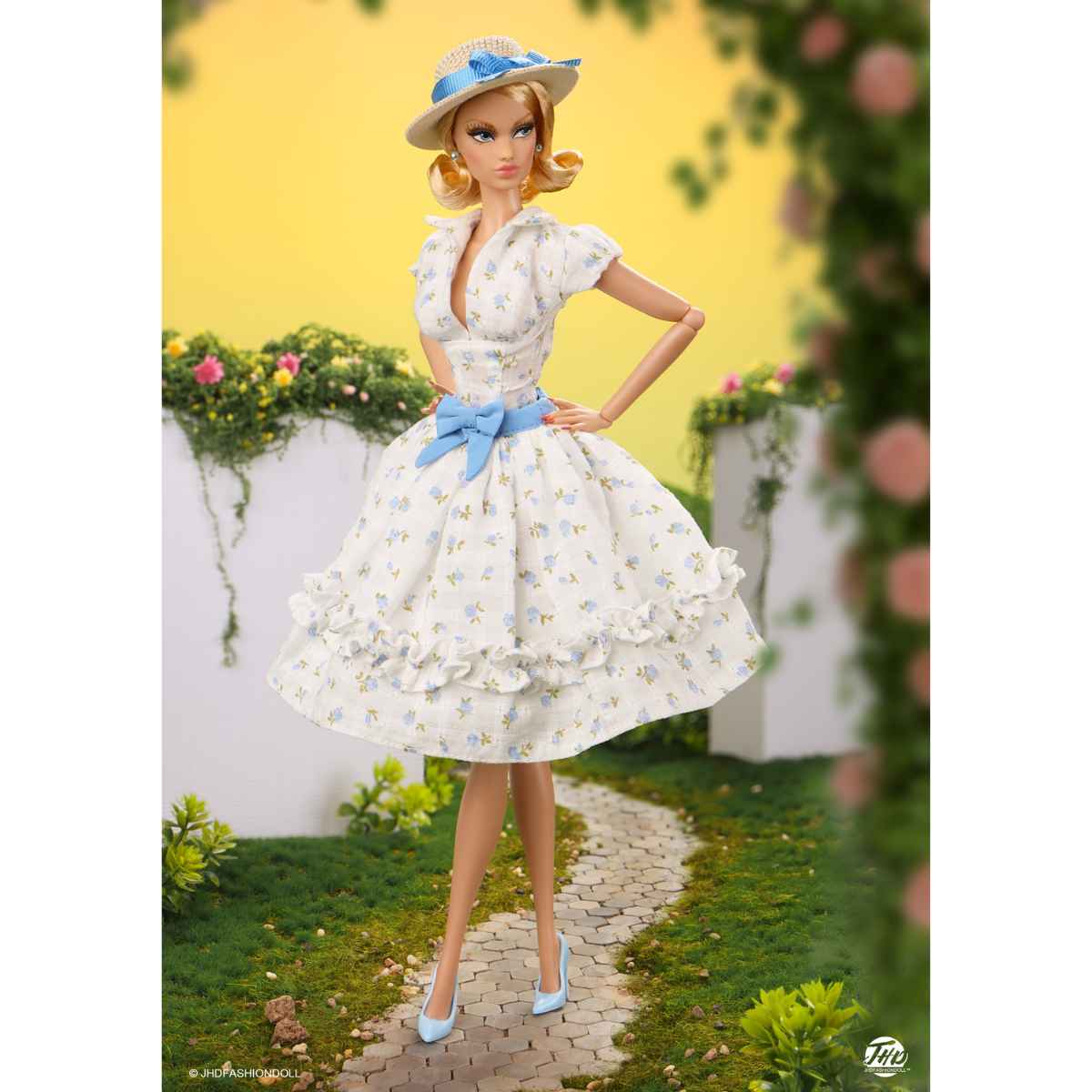 JHDFASHIONDOLL MaryMacy – Valley of the Dolls: Garden Party Gift Set 'Blue Blossoms' Doll VD2505 - Simon's Collectibles, UK