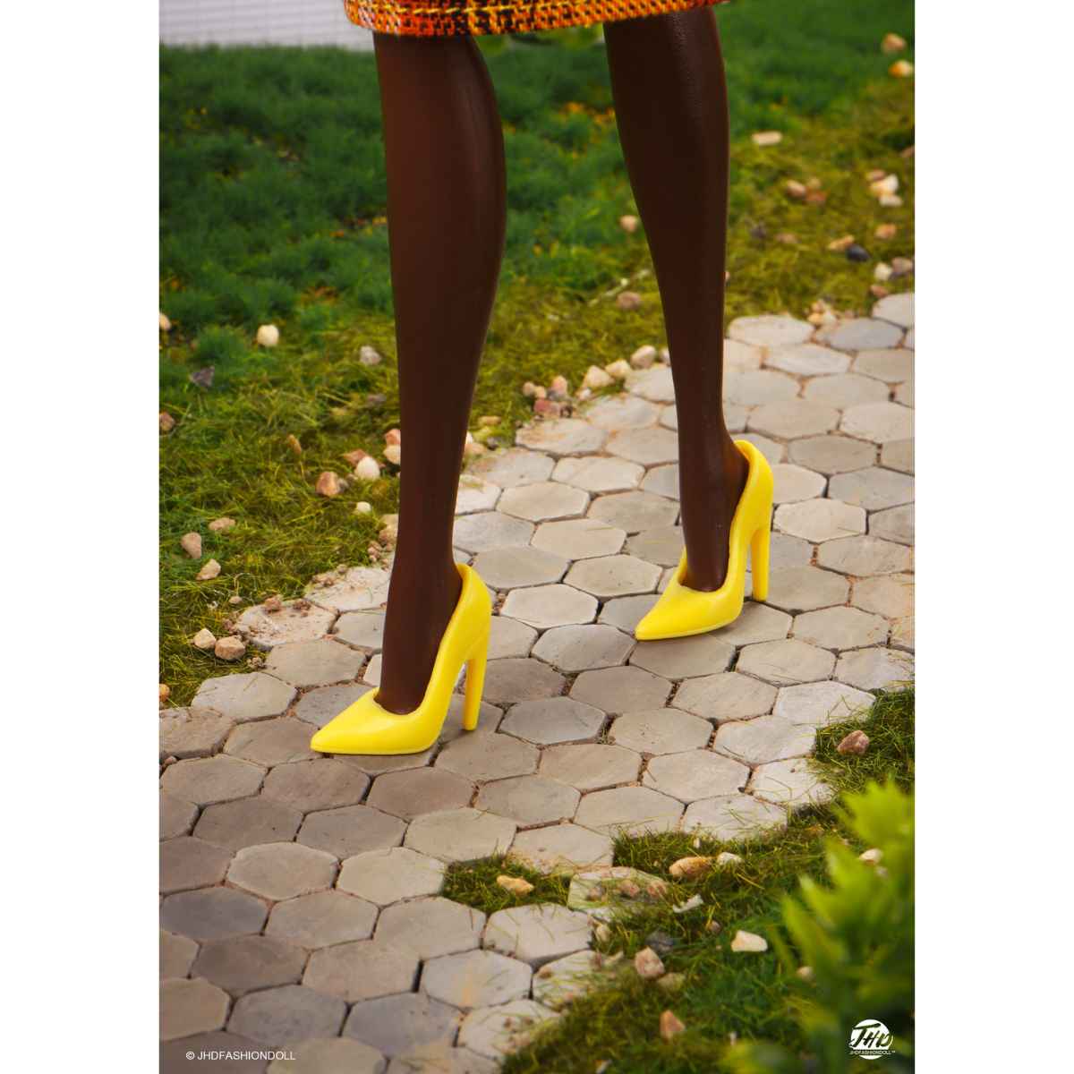 JHDFASHIONDOLL MaryMacy – Valley of the Dolls: Garden Party Gift Set 'British Plaid' Doll VD2506 - Simon's Collectibles, UK