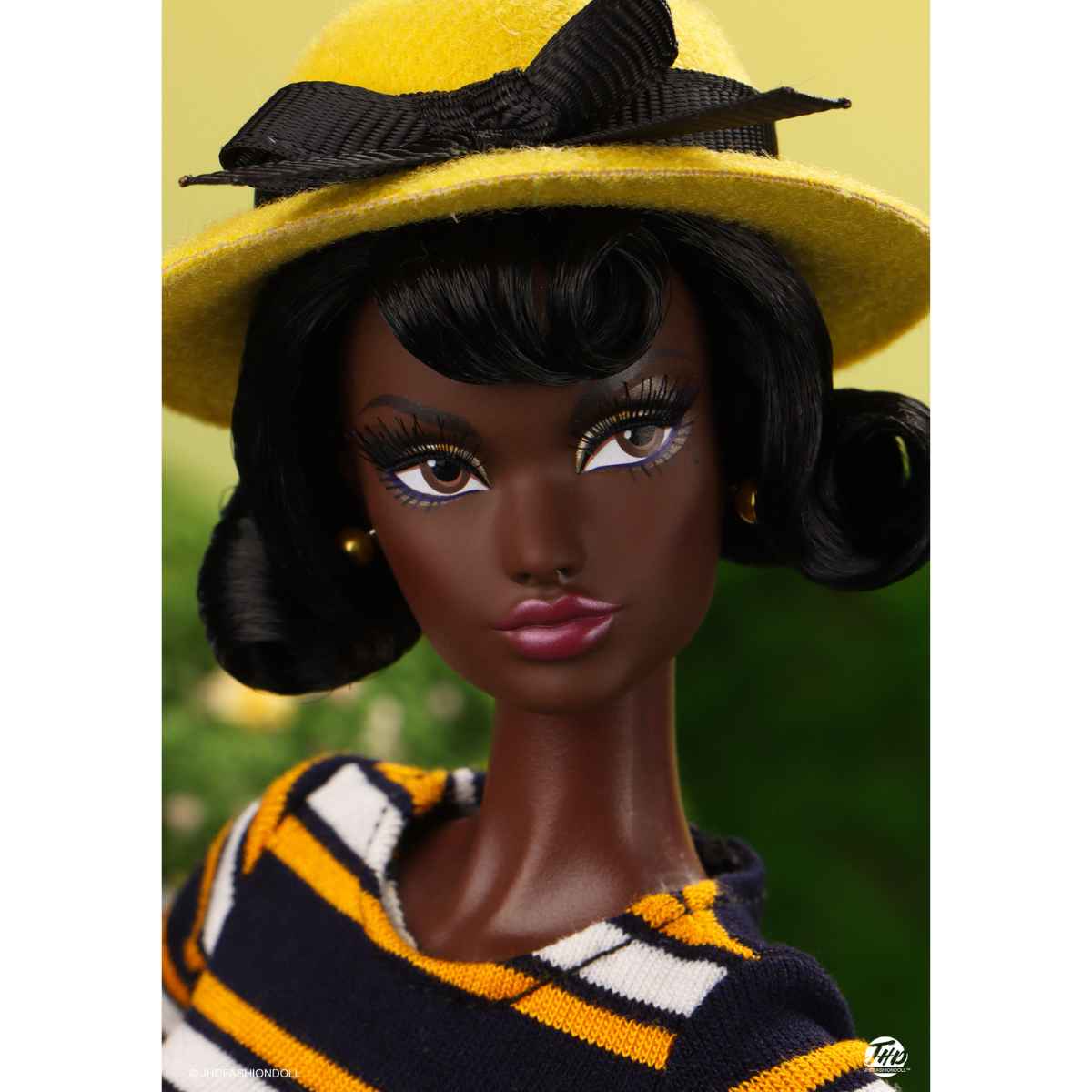 JHDFASHIONDOLL MaryMacy – Valley of the Dolls: Garden Party Gift Set 'British Plaid' Doll VD2506 - Simon's Collectibles, UK