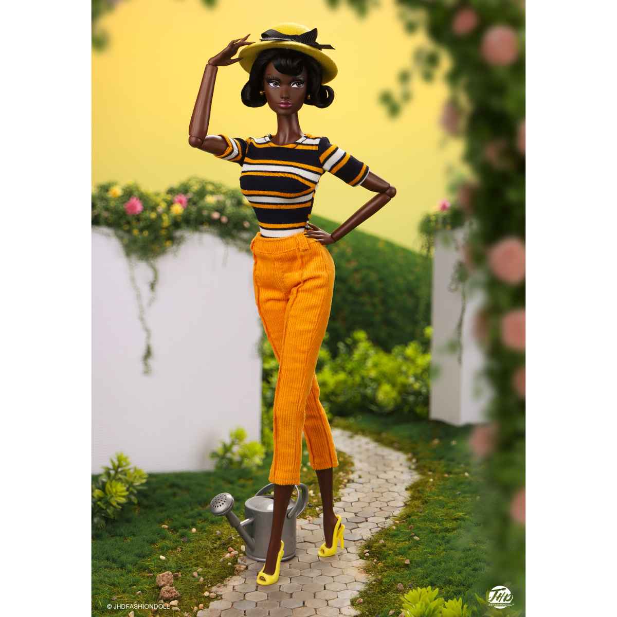 JHDFASHIONDOLL MaryMacy – Valley of the Dolls: Garden Party Gift Set 'British Plaid' Doll VD2506 - Simon's Collectibles, UK