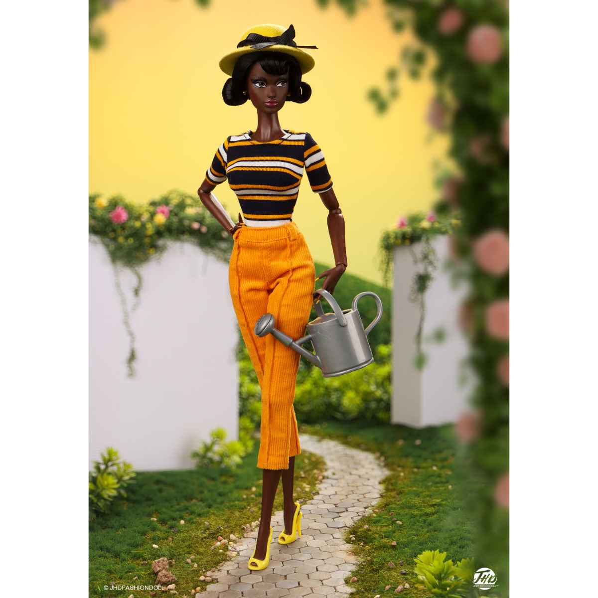 JHDFASHIONDOLL MaryMacy – Valley of the Dolls: Garden Party Gift Set 'British Plaid' Doll VD2506 - Simon's Collectibles, UK