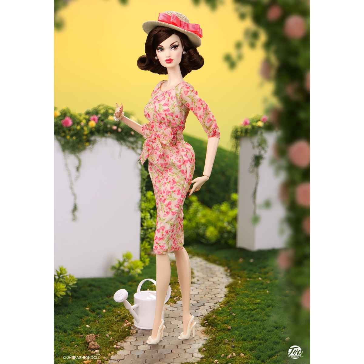 JHDFASHIONDOLL MaryMacy – Valley of the Dolls: Garden Party Gift Set 'Pink Blossoms' Doll VD2504 - Simon's Collectibles, UK