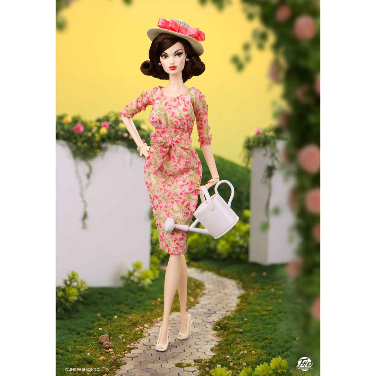 JHDFASHIONDOLL MaryMacy – Valley of the Dolls: Garden Party Gift Set 'Pink Blossoms' Doll VD2504 - Simon's Collectibles, UK